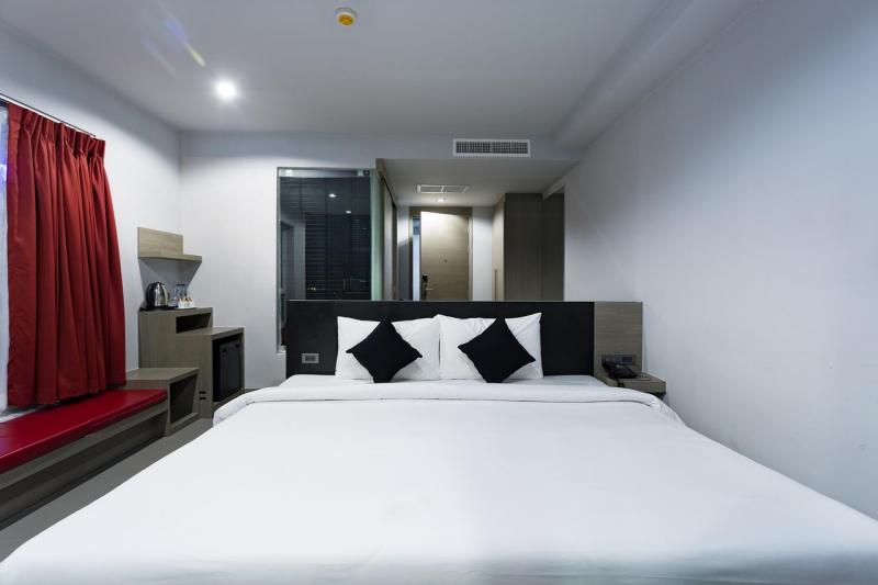 Photo Phuket-85 Room Pool Hotel For Sale in Patong Prime Location