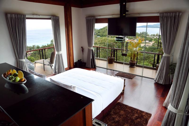 Photo Phuket exclusive sea view villa for rent in Ayara Surin estate