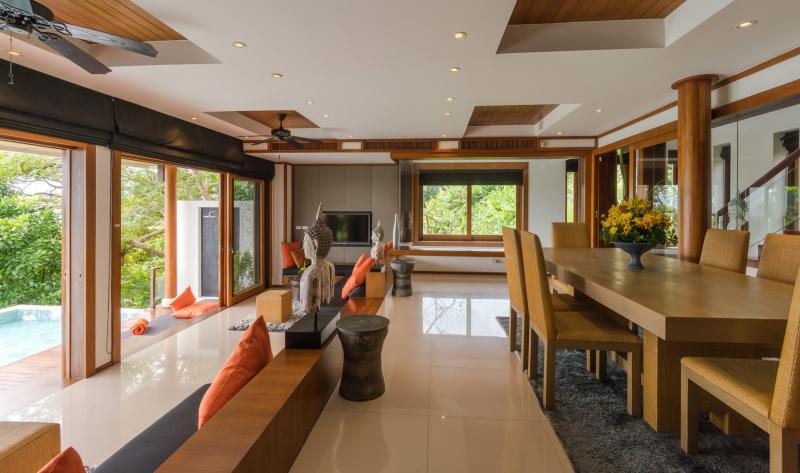 Photo Phuket Exclusive Sea View villa for sale on Surin's hills