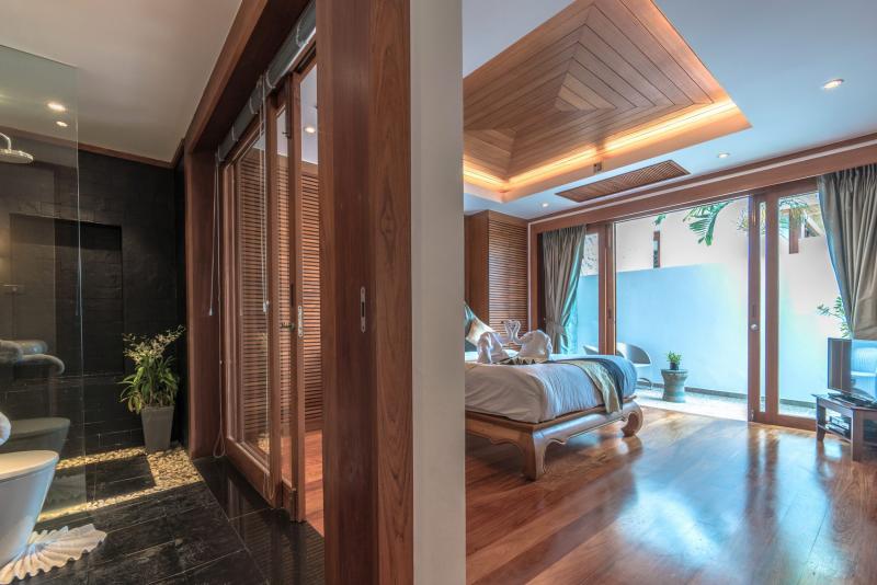 Photo Phuket Exclusive Sea View villa for sale on Surin's hills