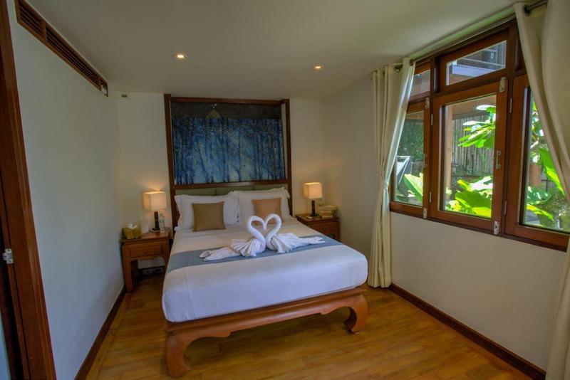 Photo Phuket high end sea view villa for sale in Ayara Surin estate