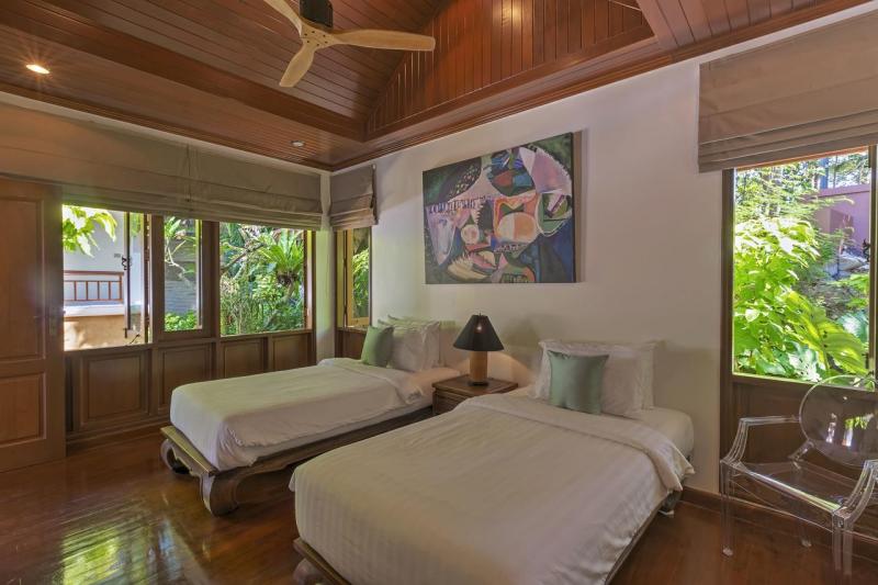 Photo Phuket luxury 8 bedroom Panoramic Sea View Villa for sale in Kata