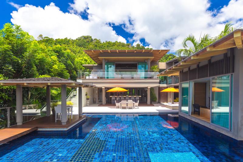 Photo Phuket luxury vacation with this 5 bedroom Sea View villa in Layan