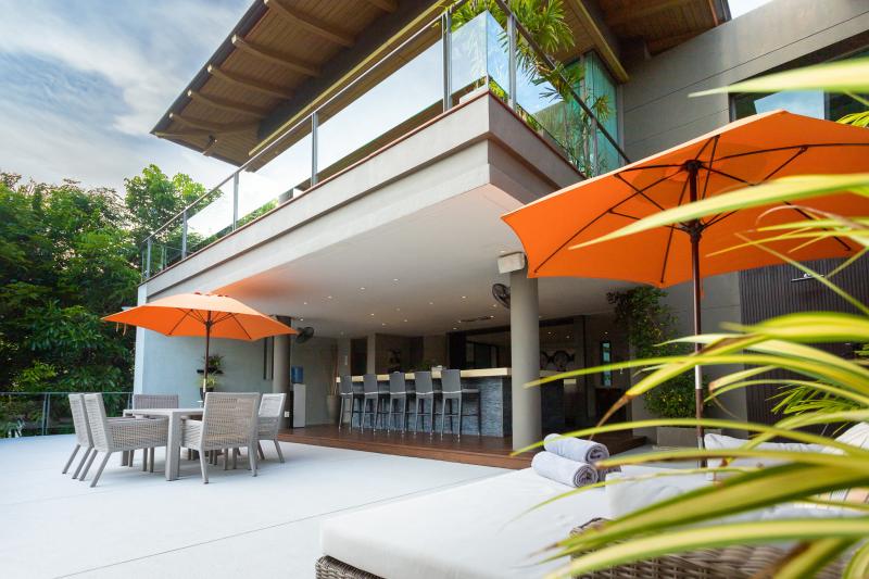 Photo Phuket luxury vacation with this 5 bedroom Sea View villa in Layan