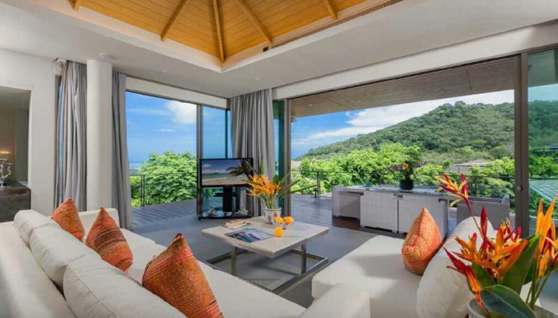 Photo Phuket luxury vacation with this 5 bedroom Sea View villa in Layan