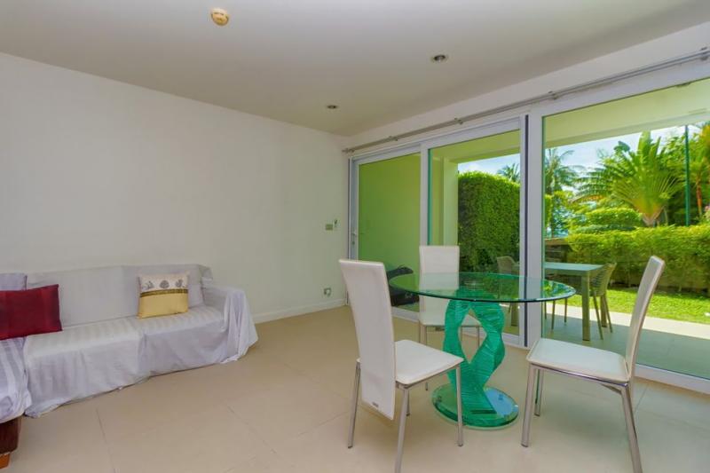 Photo Phuket modern condo with garden for rent in Karon