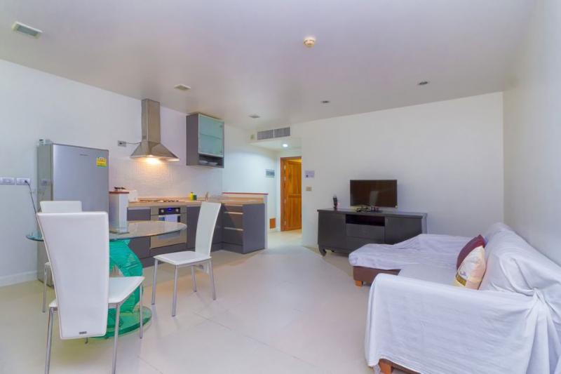 Photo Phuket modern condo with garden for rent in Karon