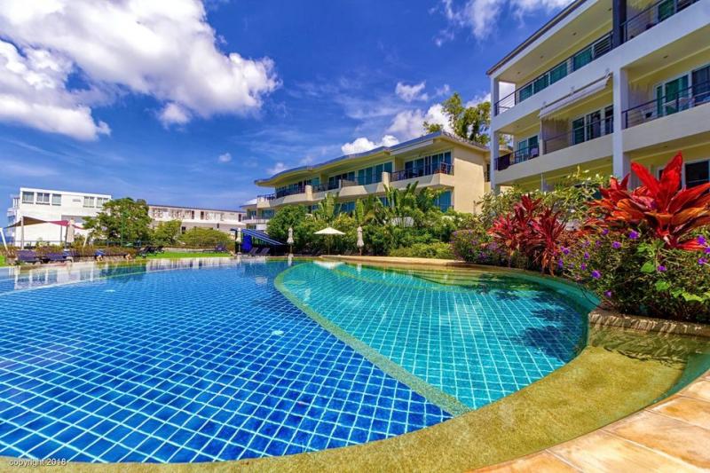 Photo Phuket modern condo with garden for rent in Karon