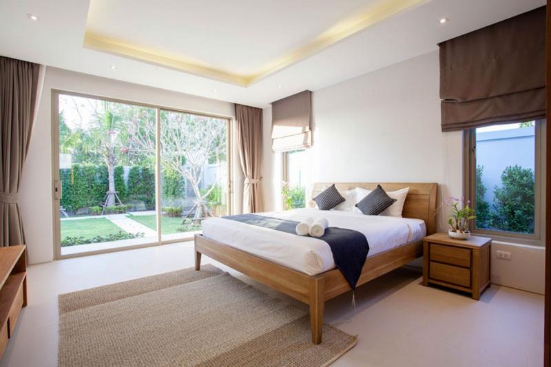 Photo Phuket brand new luxury pool villa for resale in Layan