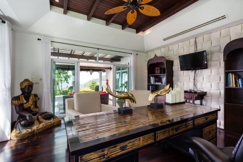 Photo Phuket stunning 8 bedroom villa for sale with ocean views