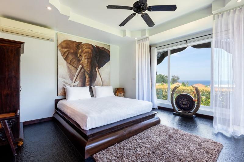 Photo Phuket stunning 8 bedroom villa for sale with ocean views