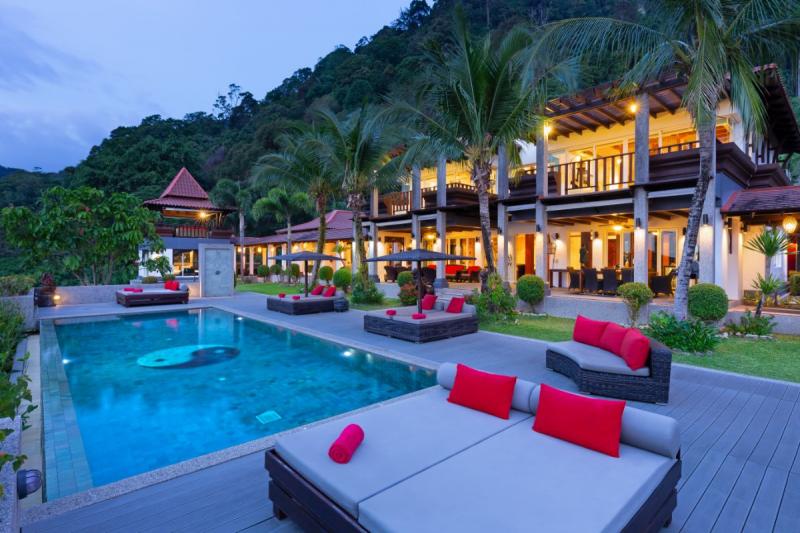 Photo Phuket stunning 8 bedroom villa for sale with ocean views