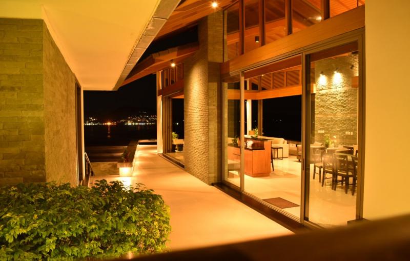 Photo Phuket Super Villa with Refined Contemporary Design and Amazing Sea View