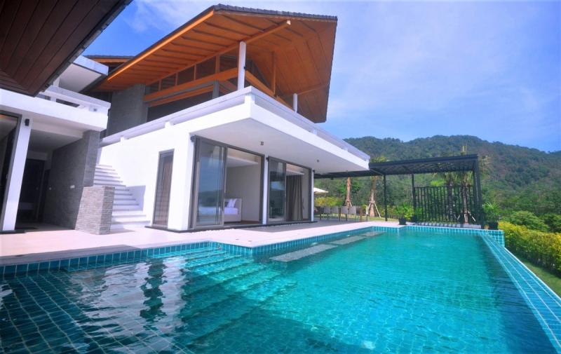 Photo Phuket Super Villa with Refined Contemporary Design and Amazing Sea View