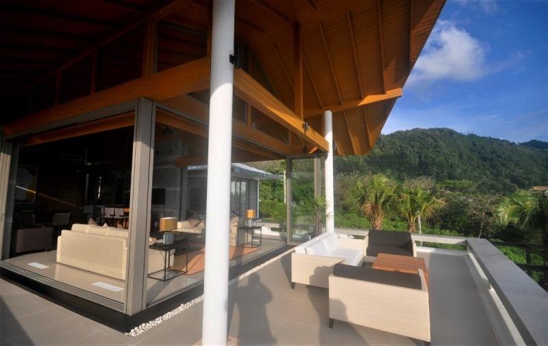 Photo Phuket Super Villa with Refined Contemporary Design and Amazing Sea View