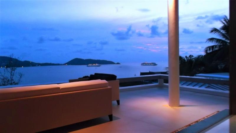 Photo Phuket Super Villa with Refined Contemporary Design and Amazing Sea View