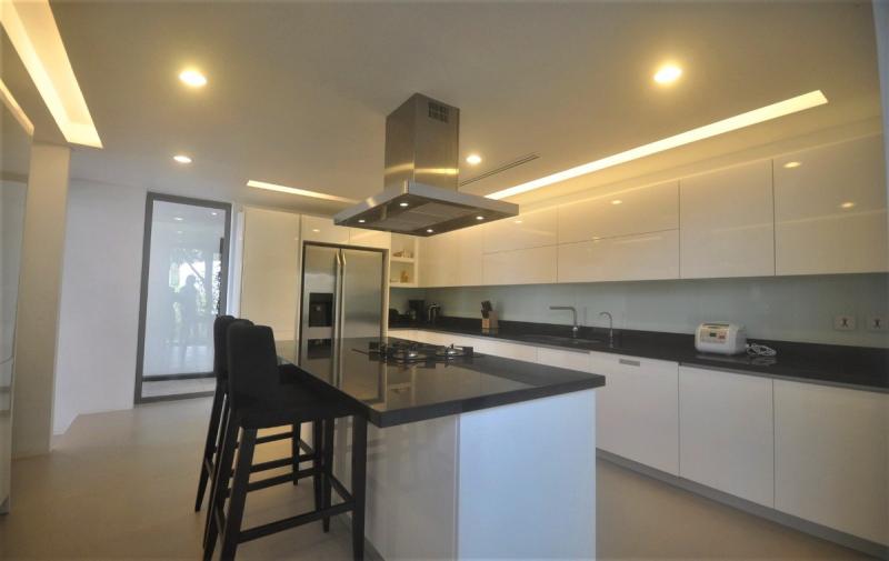 Photo Phuket Super Villa with Refined Contemporary Design and Amazing Sea View