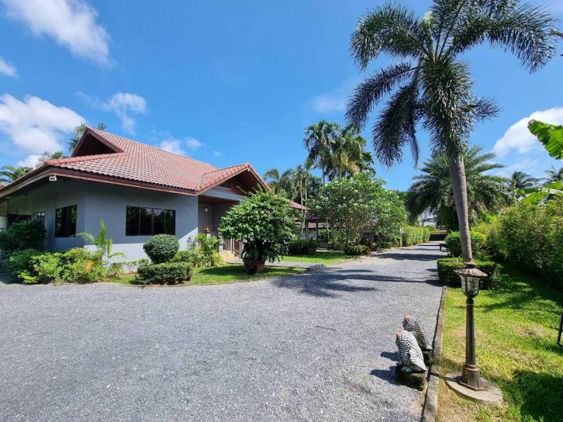 Photo Pool villa for sale with a large plot in Rawai, Phuket