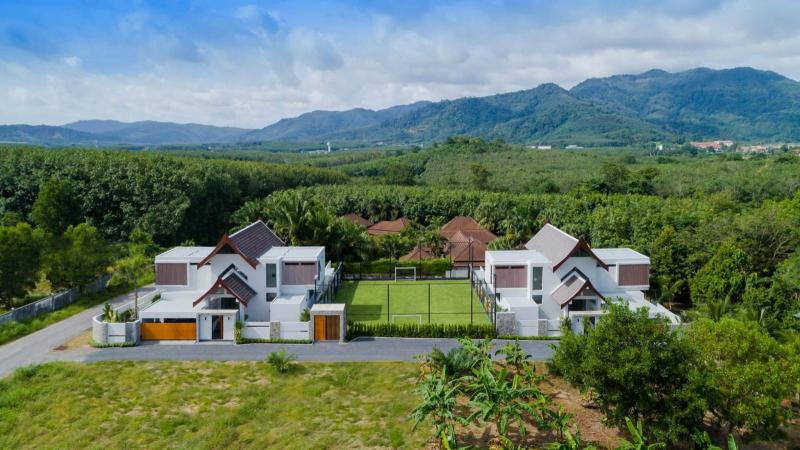 Photo Twin-Villas Artistic Style for sale in Cherngtalay with 10 Bedrooms and Football Pitch 