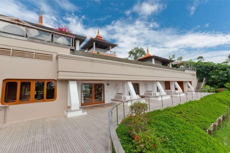 Photo Unique Oceanfront Villa for Sale in Trisara Phuket