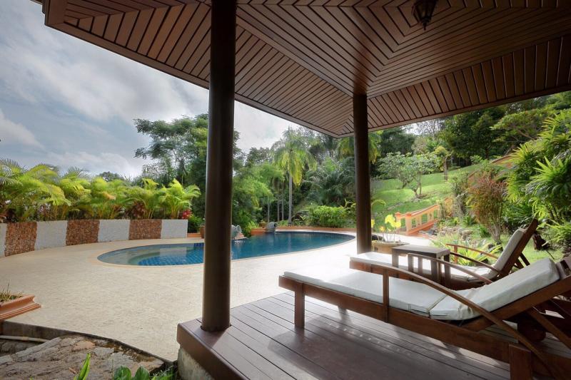 Photo Vichuda Hills Luxury Thai-Style Villa for sale in Layan Beach, Phuket